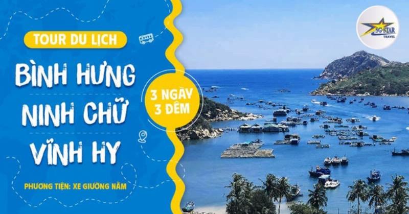 Du khách trải nghiệm đi tàu đáy kính ngắm san hô tại Vịnh Vĩnh Hy, một hoạt động không thể thiếu trong tour Ninh Thuận khám phá biển.